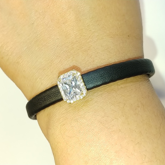 ✨-50%✨ faux leather bracelet NWT - Picture 1 of 2